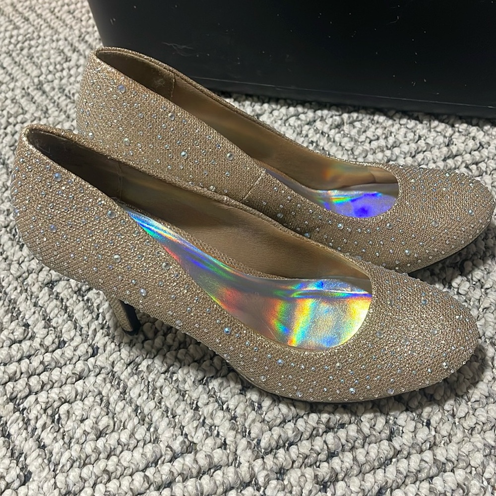 Gold glitter heals
